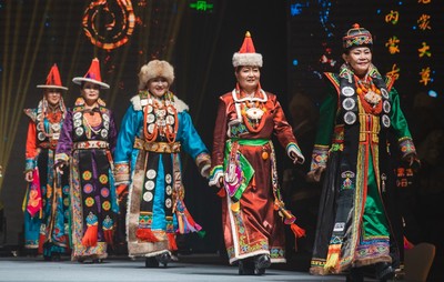 第十七届内蒙古服装服饰艺术节 草原文化与时装的交融